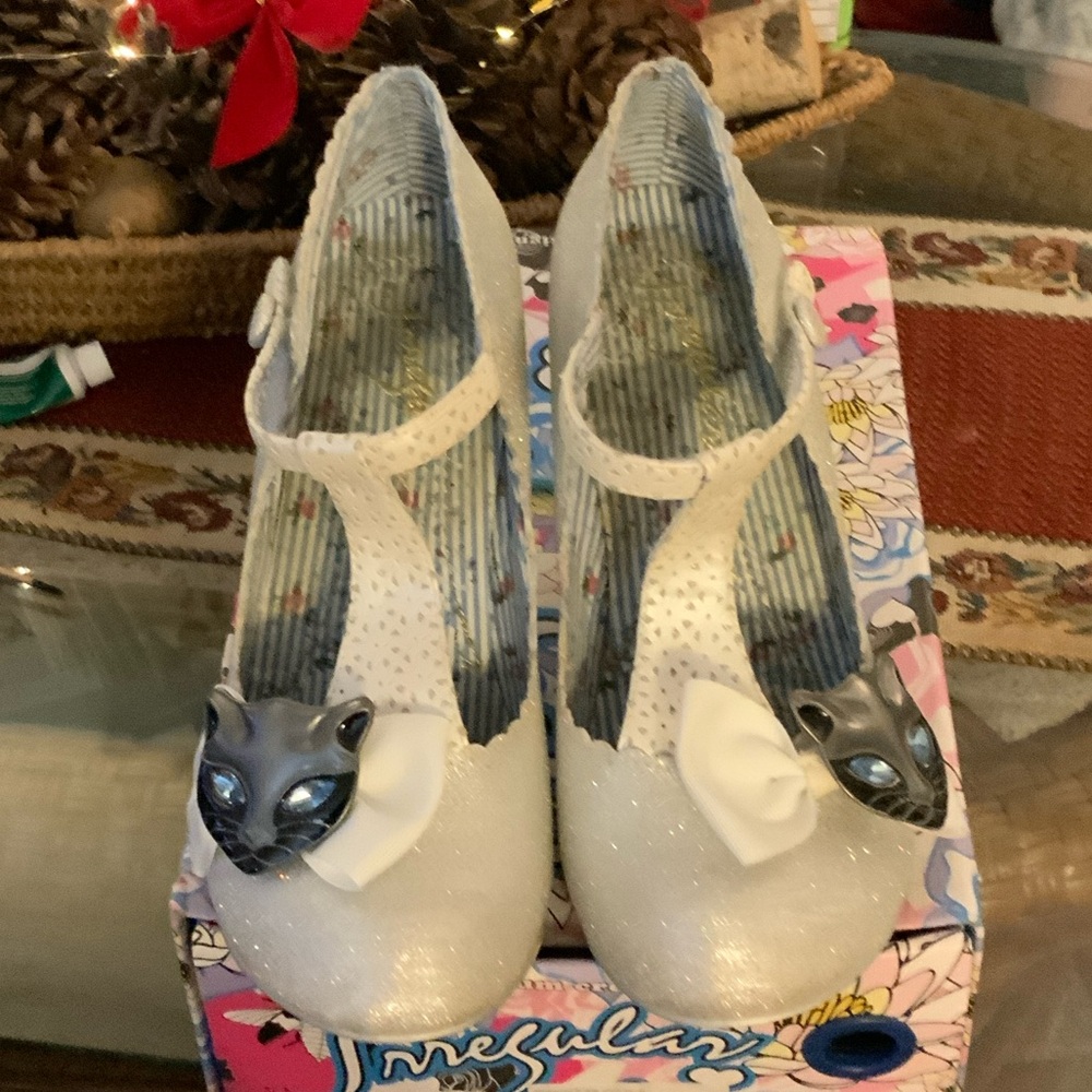 Irregular Choice Feline friend Silver Metallic Cat Heels size EU40 US 9.5